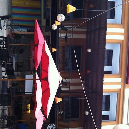 Hotel Paramount Biringkanya Bagian luar foto