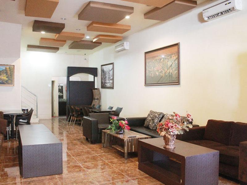 Hotel Paramount Biringkanya Bagian luar foto