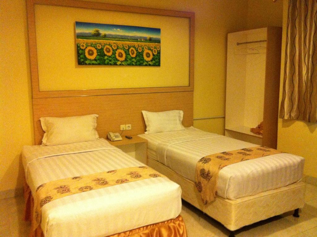 Hotel Paramount Biringkanya Bagian luar foto