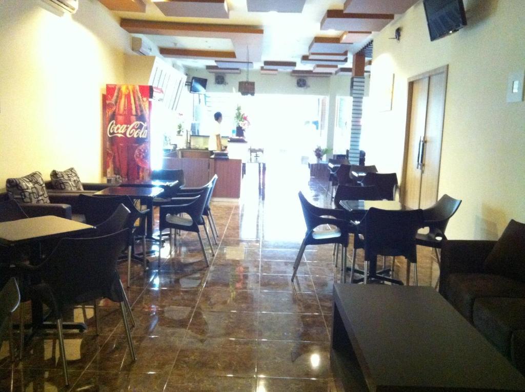 Hotel Paramount Biringkanya Bagian luar foto