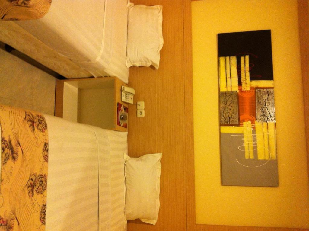 Hotel Paramount Biringkanya Bagian luar foto