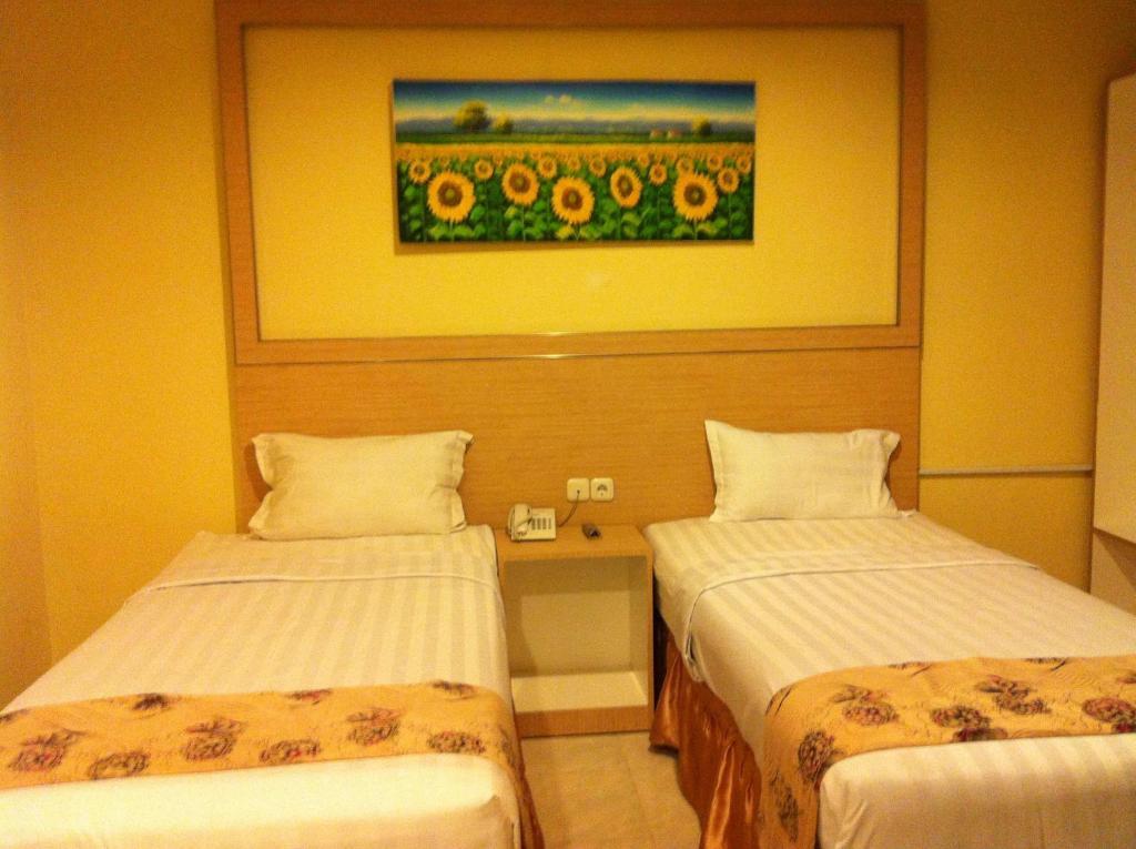 Hotel Paramount Biringkanya Bagian luar foto